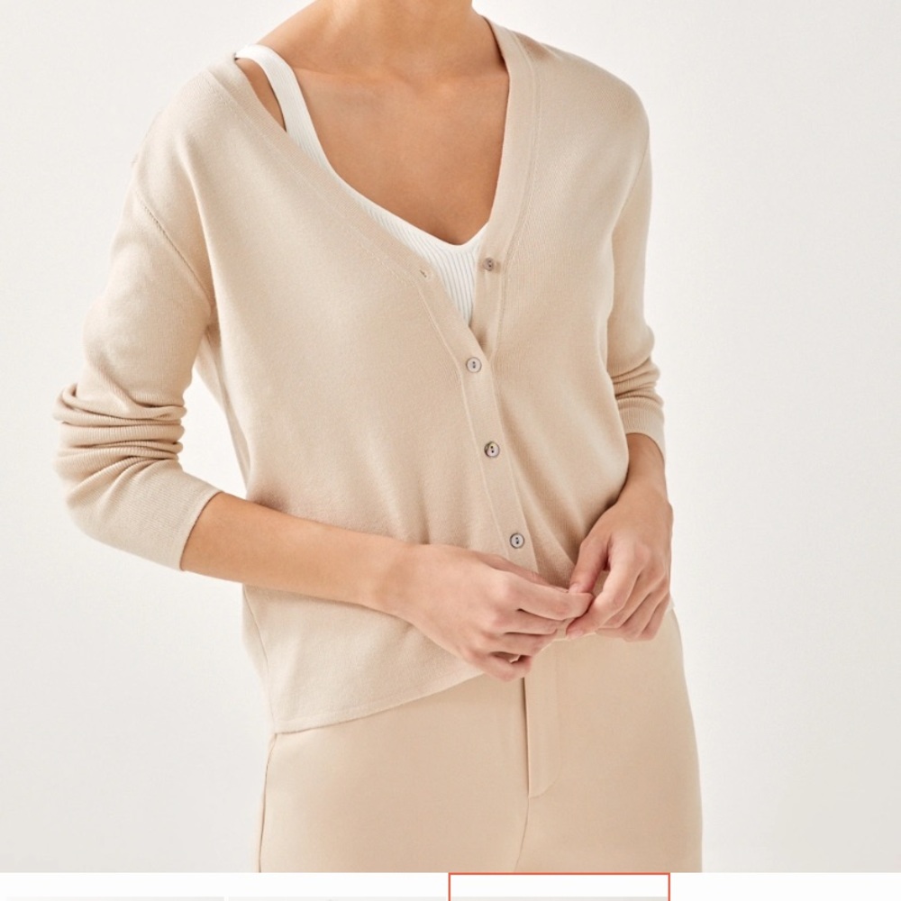 Love, Bonito Juvenna classic knit cardigan v neck in color Oat, Size XXS